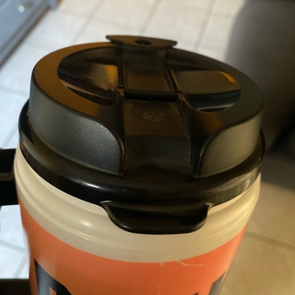 Victoria’s Secret PINK 24oz Chug Mug Pink NIB - Picture 3 of 4